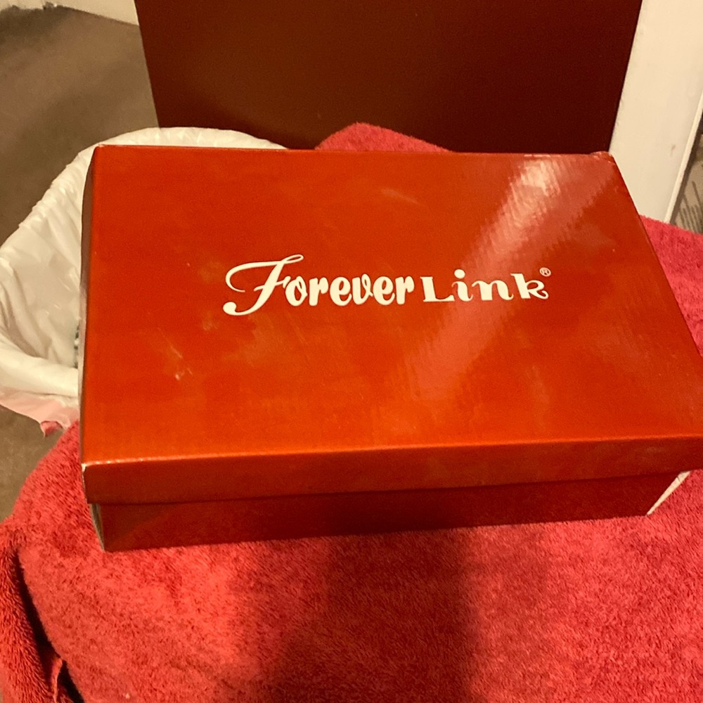 Forever link black pointy toe ankle strap, leather shoes, size 10